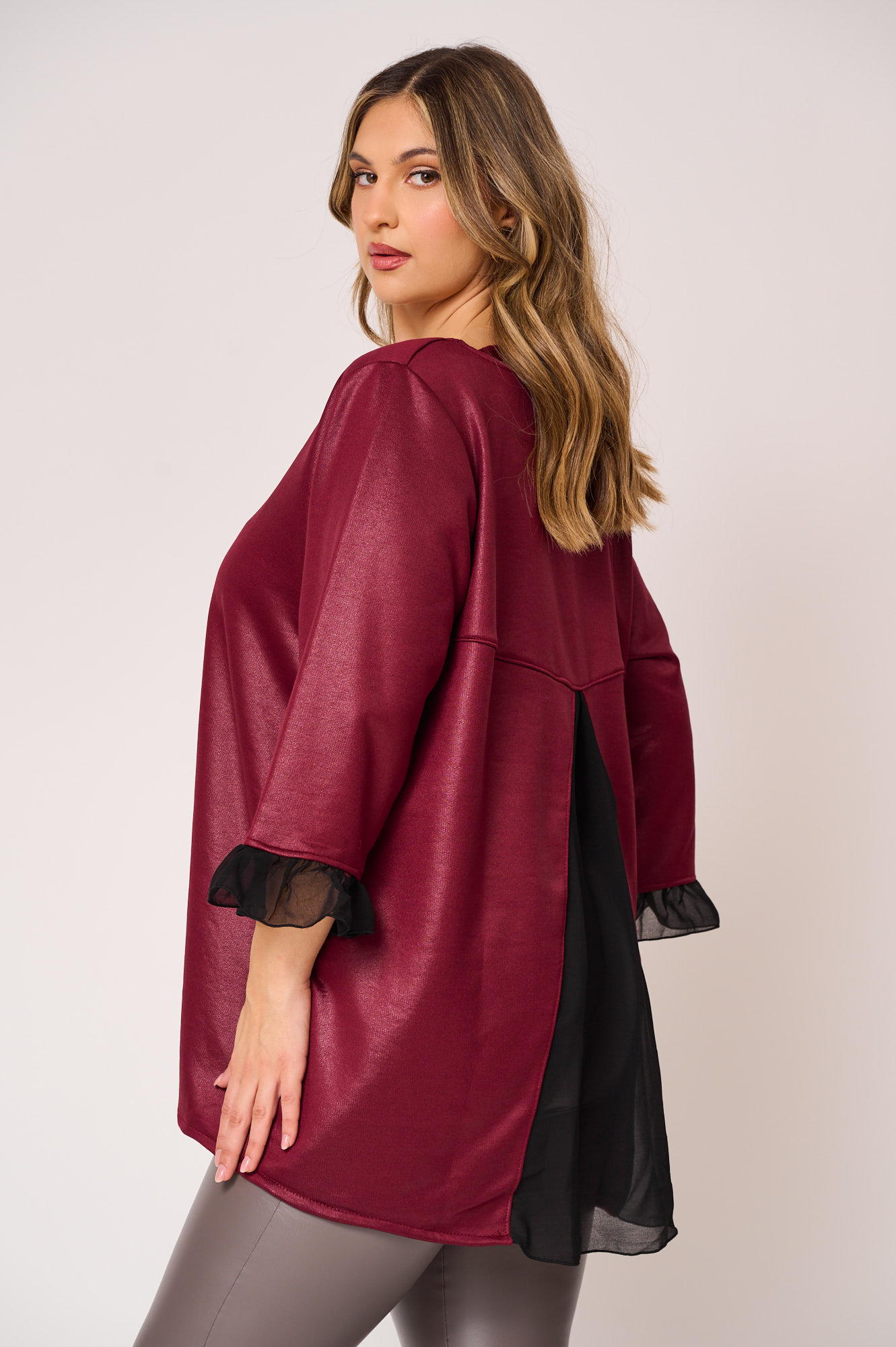 mplouza dermatini diafaneia lyla mpornto