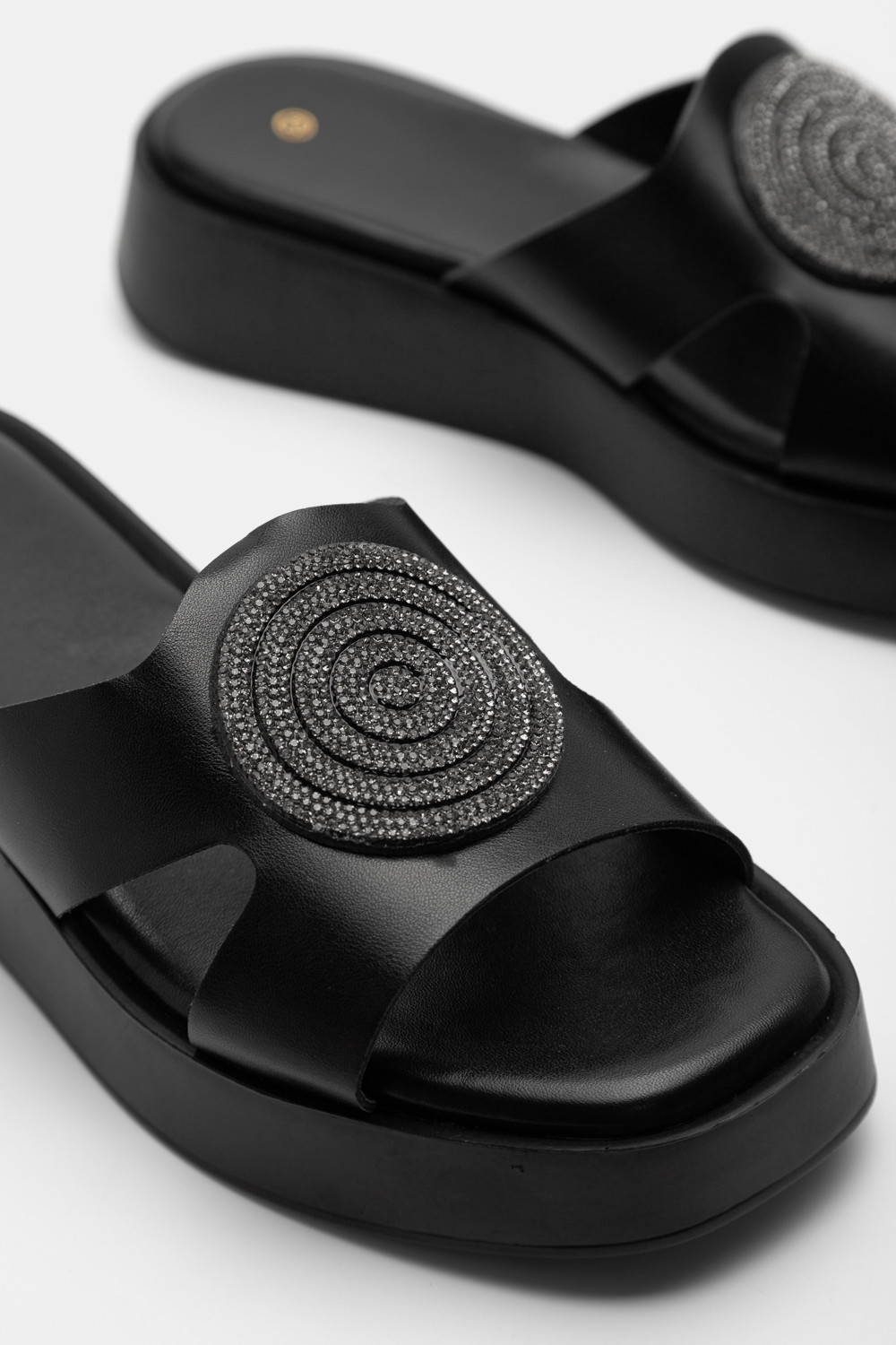 Σανδάλια Flatform με Διακοσμητική Τόκα Annus Μαύρο